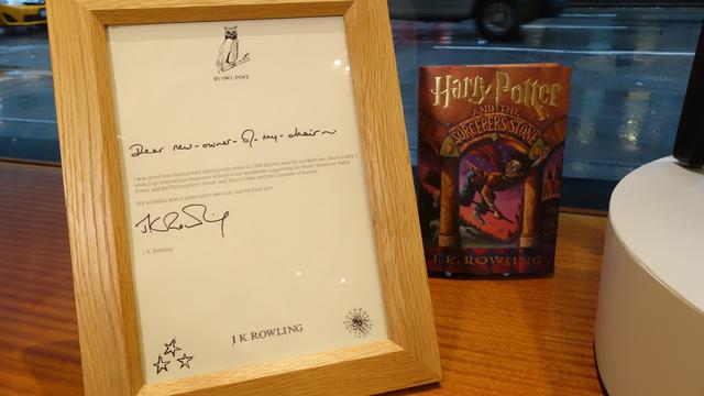 20160404-Kursi JK Rowling saat Menulis Harry Potter Dilelang Setengah Miliar Rupiah-New York