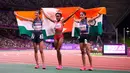 (kiri-kanan) Peraih medali perak asal India Parul Chaudhary, peraih medali emas asal Bahrain Winfred Mutile Yavi, dan peraih medali perunggu asal India Priti merayakan setelah menyelesaikan final lari halang rintang 3.000 meter putri pada Asian Games ke-19 di Hangzhou, China, Senin (1/10/2023). (AP Photo/Vincent Thian)