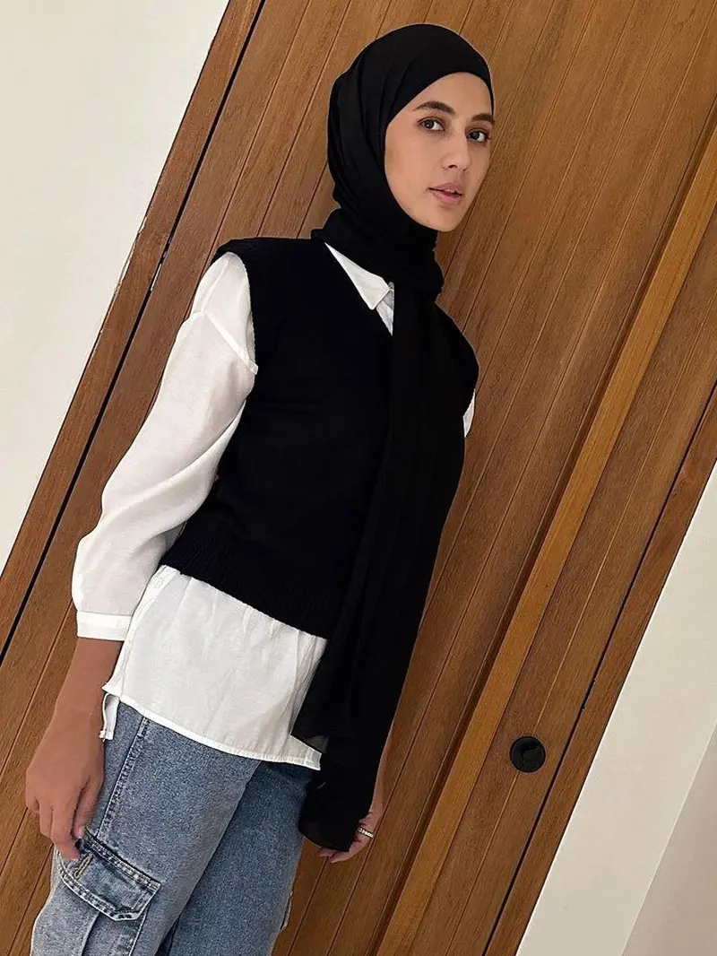 Gaya Modis Paula Verhoeven Kenakan Hijab. [@paula_verhoeven]