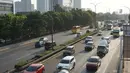 Kendaraan melintasi jalan tol di Jakarta, Kamis (27/8/2020). Gubernur DKI Jakarta Anies Baswedan mengusulkan agar Tol Dalam Kota dapat dilintasi oleh pengendara sepeda jenis road bike karena banyak masyarakat yang berolahraga dan menjadikan sepeda sebagai gaya hidup. (Liputan6.com/Immanuel Antonius)