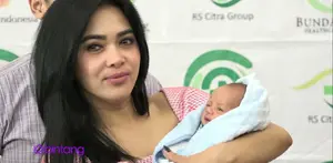 Merayakan ulang tahun di luar negri tanpa keluarga, Syahrini banyak mendapat kejutan.