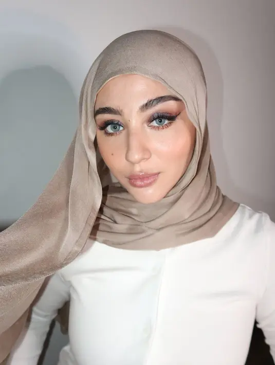 6 Gaya Hijab Untuk Bukber Dan Lebaran Dari Fuji Ayu Ting Ting Hingga Aaliyah Massaid Photo 6790