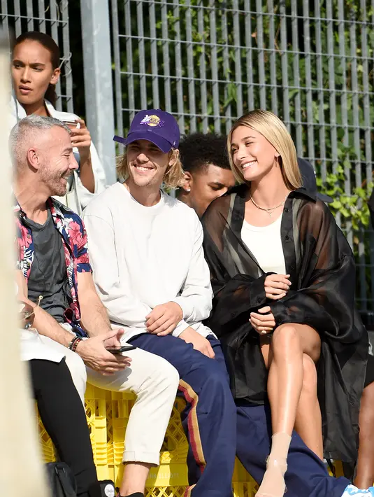 Justin Bieber dan Hailey Baldwin sebelumnya terlihat memasuki gedung pengadilan New York City. (THEO WARGO / GETTY IMAGES NORTH AMERICA / AFP)