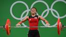 Sri Wahyuni sebenarnya berpeluang meraih emas. Namun, dia gagal mengangkat beban seberat 115 kg pada percobaan kedua dan ketiga Clean & Jerk. (AFP/Goh Chai Hin)