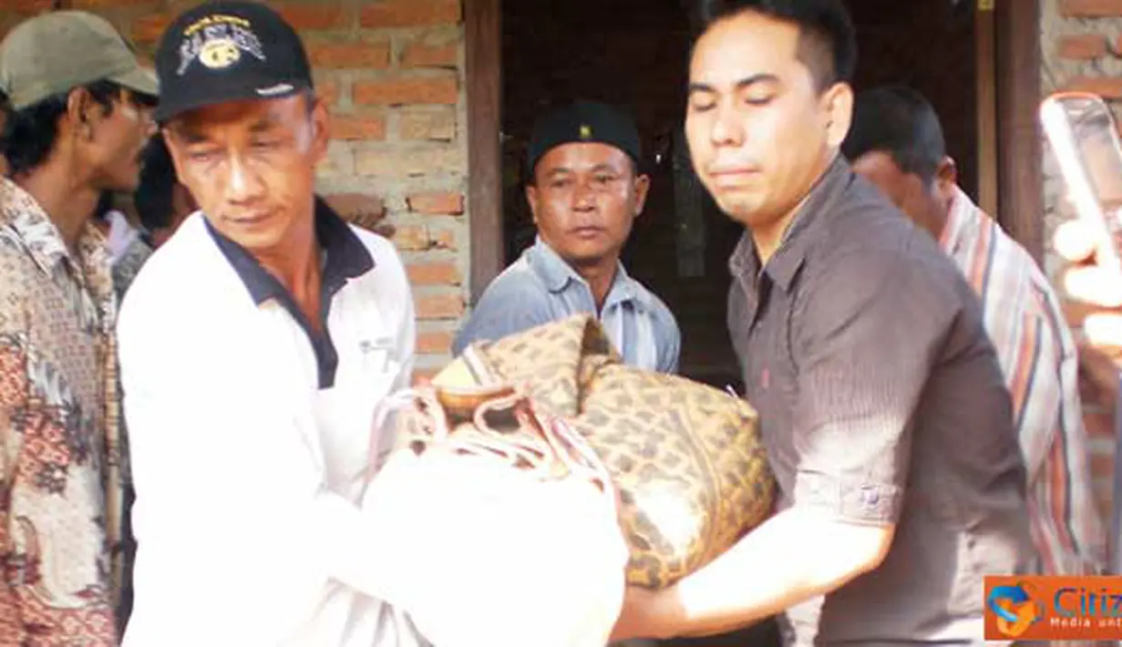 Citizen6, Matarambaru: Setelah membunuh istrinya (Tionada), Marda Pardede (27) akhirnya juga bunuh diri dengan cara gantung diri di dalam kamarnya. (Pengirim: Dika)