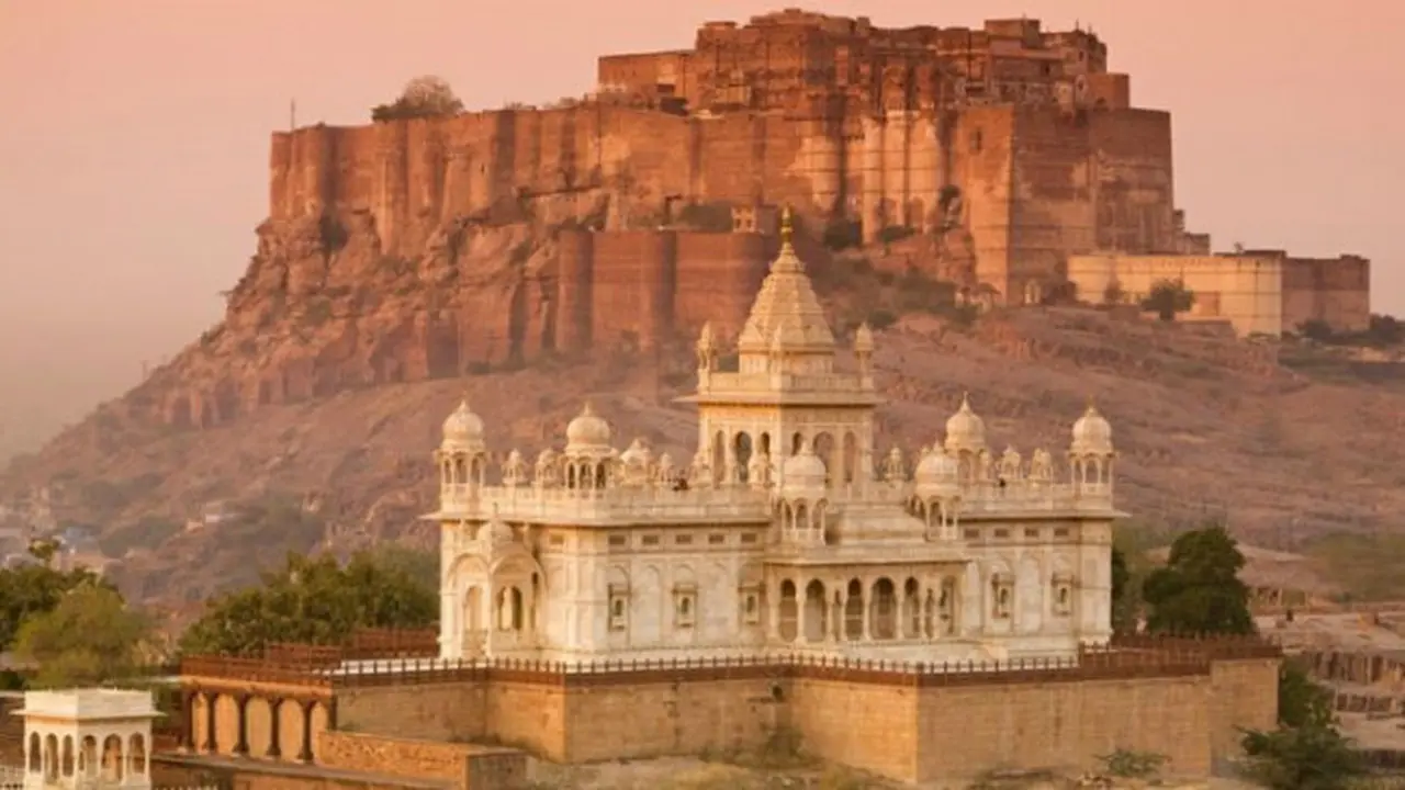 Beberapa tempat unik yang bisa kamu kunjungi ketika berada di India.