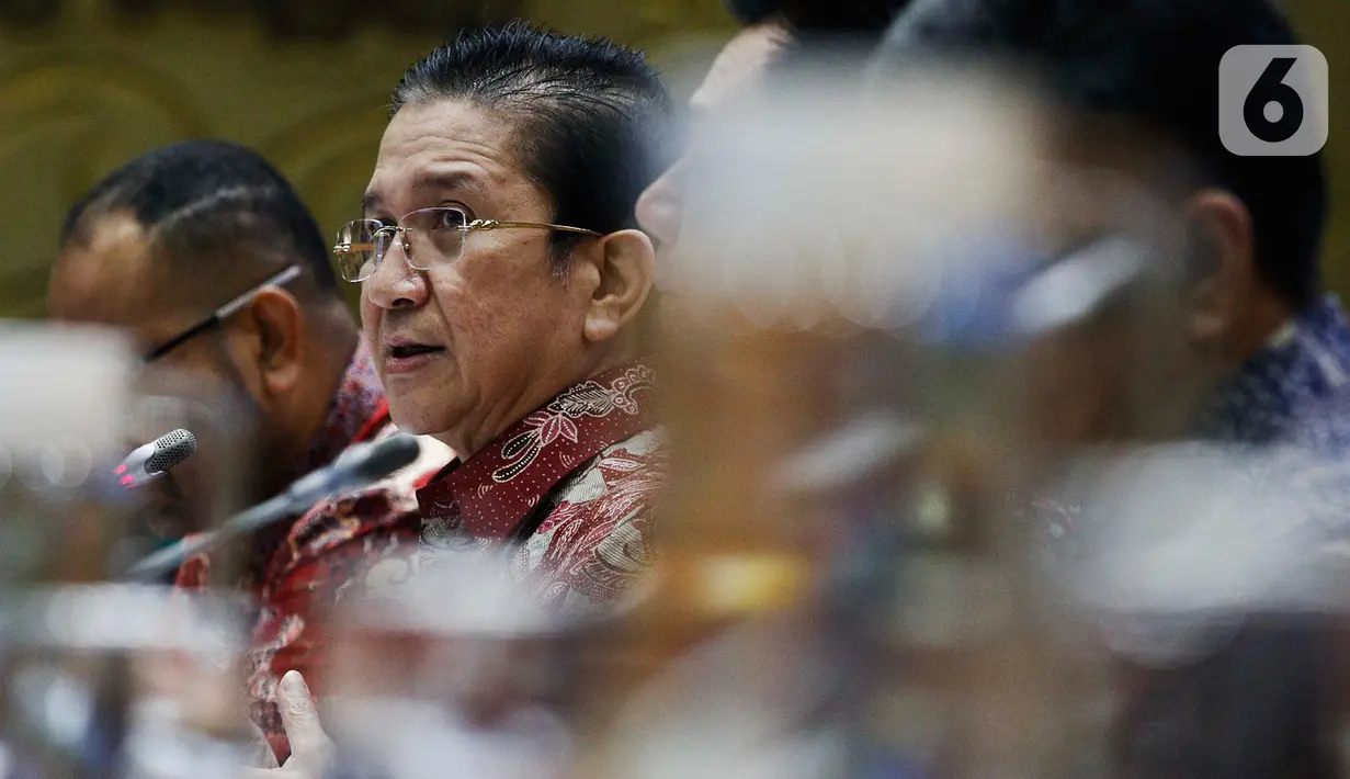 Presiden Direktur PT Freeport Indonesia Tony Wenas mengikuti rapat dengar pendapat (RDP) dengan Komisi VII DPR RI di komplek Parlemen, Jakarta, Rabu (19/2/2020).  DPR meminta Freeport menjelaskan perkembangan pembangunan pabrik pengolahan dan pemurnian (smelter) tembaga. (Liputan6.com/Johan Tallo)