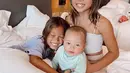 Jennifer dan Irfan Bachdim dikaruniai tiga orang ana yaitu Kiyomi Sue Bachdim yang lahir pada 5 Februari 2021. (Foto: instagram.com/kiyojikaynenbachdim)
