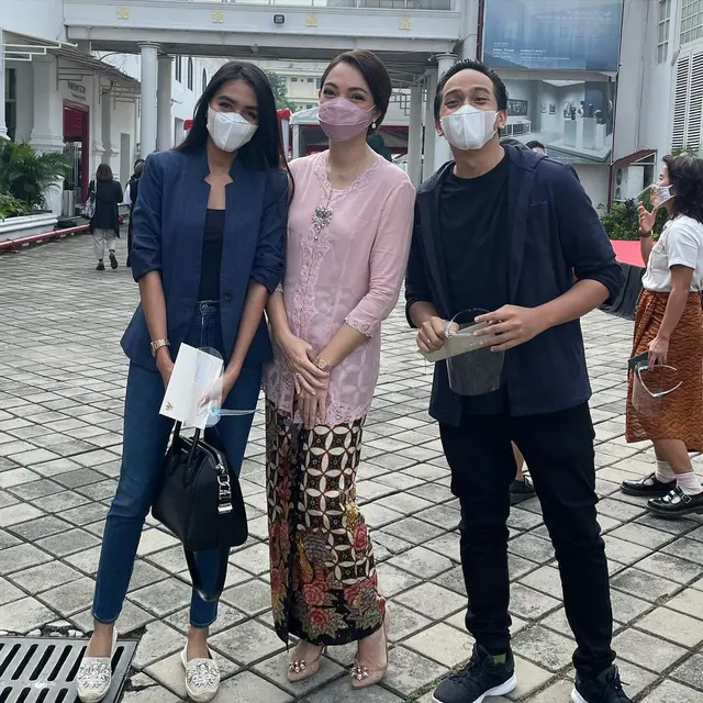 Potret Seniman Suntik Vaksin COVID-19