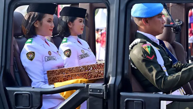 Kachina Ozora, Purna Paskibraka dari Kalimantan Tengah ditunjuk menjadi pembawa bendera merah putih dari Monas, Jakarta menuju IKN, Kalimantan Timur pada kirab yang digelar Sabtu (10/8/2024). Kirab bendera ini merupakan rangkaian peringatan HUT ke-79 RI yang dipusatkan di IKN. (Foto: Rusman - Biro Pers Sekretariat Presiden)