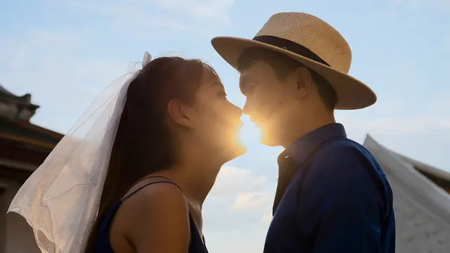 couple romantis bahagia