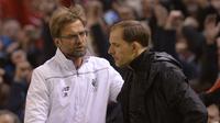 Pelatih Liverpool Jurgen Klopp (kiri) melanjutkan rivalitas dengan Thomas Tuchel. (AFP/Oli Scarff)