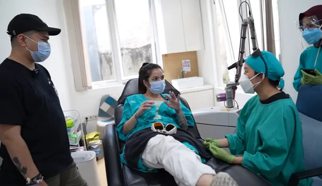 Sheila Marcia (Youtube/Sheila Marcia & AwesomeFam)