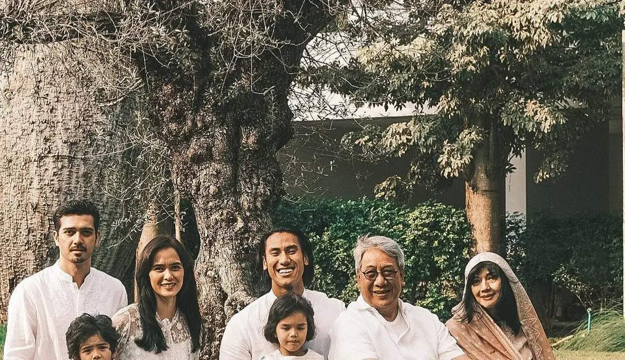 Sean Gelael dan keluarga. (Instagram/gelaelized)