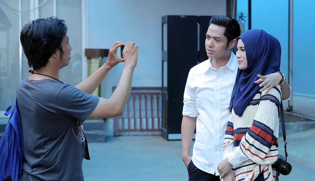 Wacana pajak bagi selebgram yang endorse, juga menjadi bagian dari perbincangan oleh keduanya. Icha mengaku mengikuti perkembangan itu juga. (Deki Prayoga/Bintang.com)