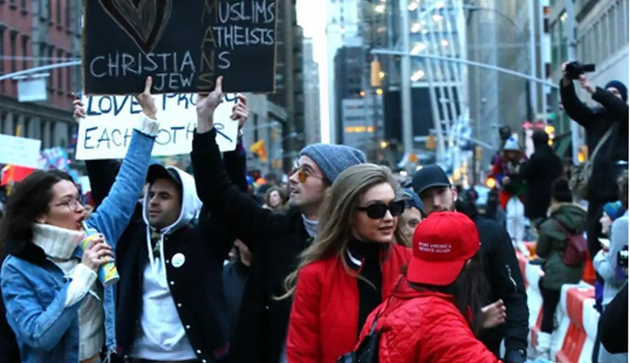 Aksi protes yang dilakukan para selebriti lain berlangsung di beberapa kota, dimulai dari New York, Chicago, Detroit, Miami, Los Angeles, Boston, Pittsburgh, dan Washington DC pada hari Minggu siang. (Instagram/bellahadid)