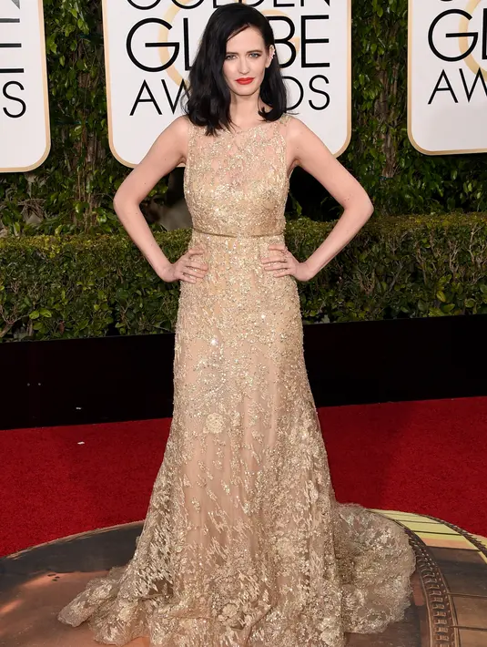 Gaun emas cantik karya Elie Saab yang dikenakan oleh Eva Green di acara yang digelar pada Minggu (10/1/2016) malam tentunya merupakan salah satu gaun terbaik yang menonjol di karpet merah Golden Globes 2016. (AFP/Bintang.com) Sumber: huffingtonpost.com