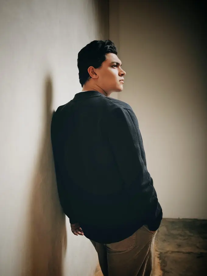 Penyanyi solo pria Adam Peter saat merilis single terbaru bergenre R&B, Lost Without You. (Dok. Aquarius Musikindo)