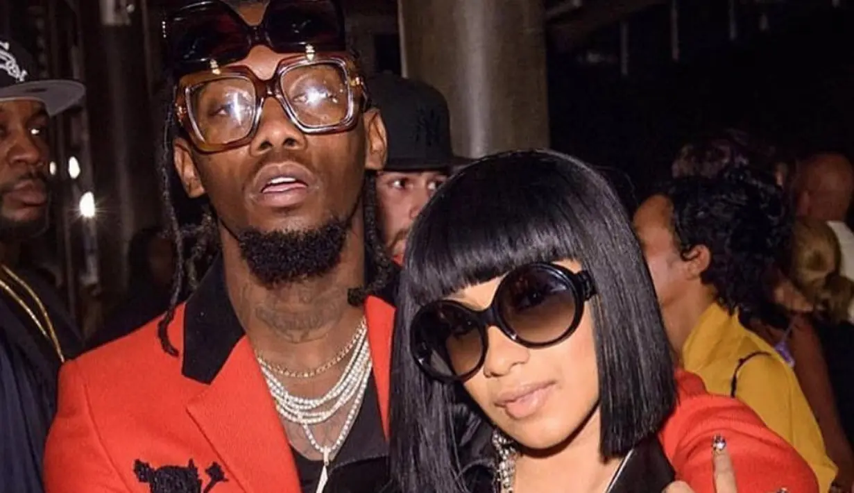 Sementara itu Cardi B memang dilamar Offset di depan publik di saat konser. (Latina)