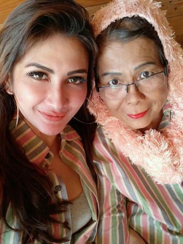 Jalan Mendaki Natalie Sarah Menjadi Mualaf News Entertainment Fimela Com