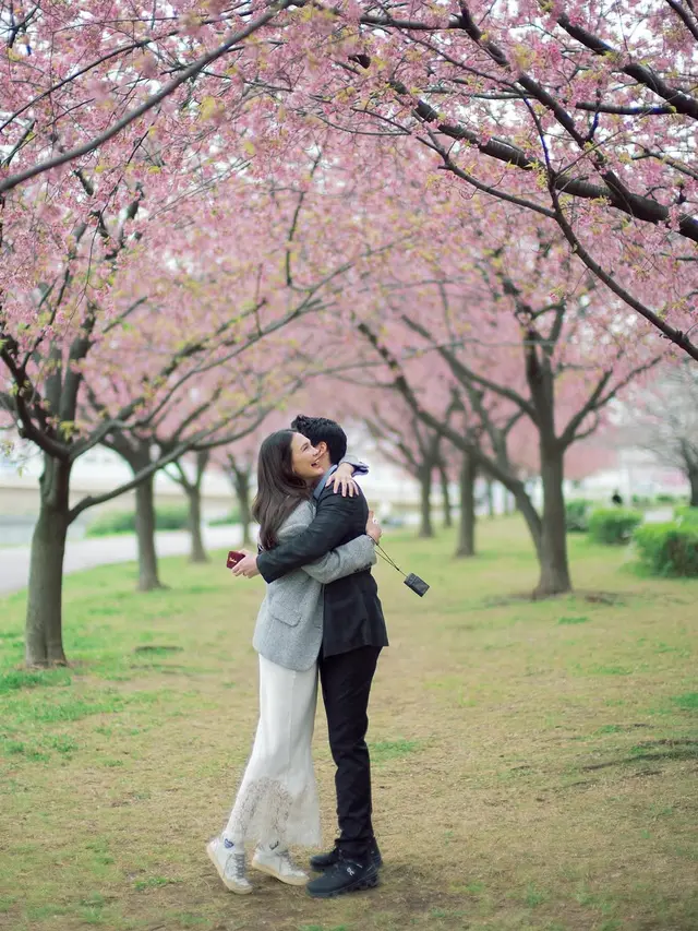Luna Maya dan Maxime Bouttier. (Foto: Derai Studio dari Instagram @lunamaya)
