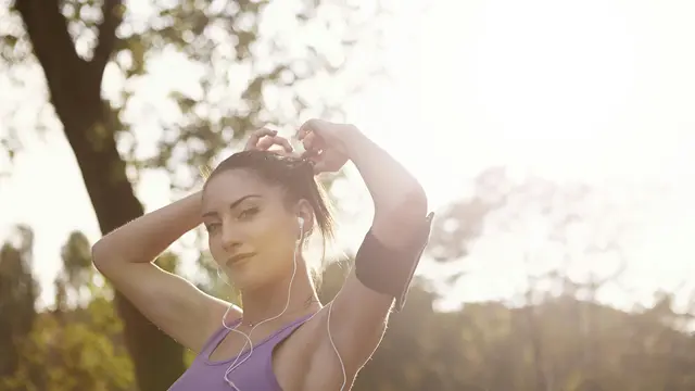 Cara Menggunakan Earphone Dengan Bijak, Aman dari Gangguan Pendengaran!