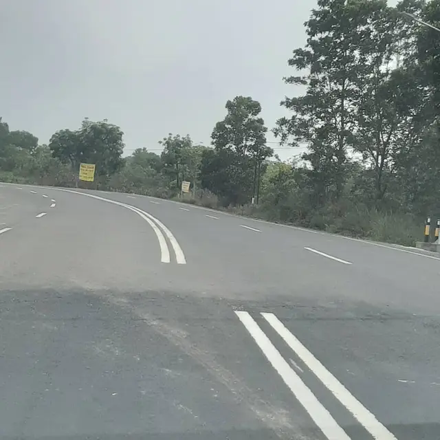 3. Marka Jalan yang Terputus