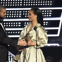 Rihanna dan Drake di MTV VMA 2016