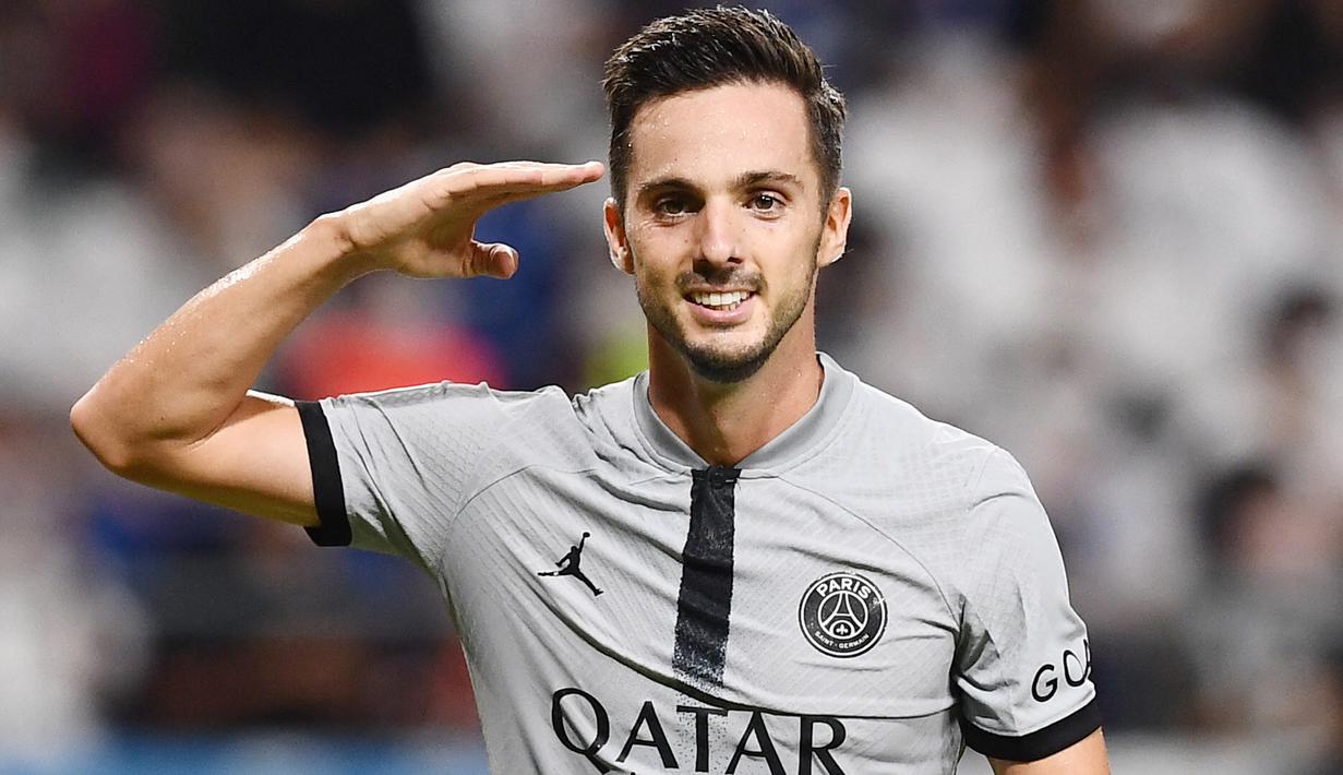 Pemain PSG ini masuk ke akademi Real Madrid pada tahun 2004 dan berhasil menembus tim utama Los Blancos pada tahun 2010. Meski begitu, Pablo Sarabia hanya bermain sebanyak satu kali untuk skuad senior yakni saat menggantikan Cristiano Ronaldo dalam pertandinga Liga Champions melawan AJ Auxere. (AFP/Toshifumi Kitamura)