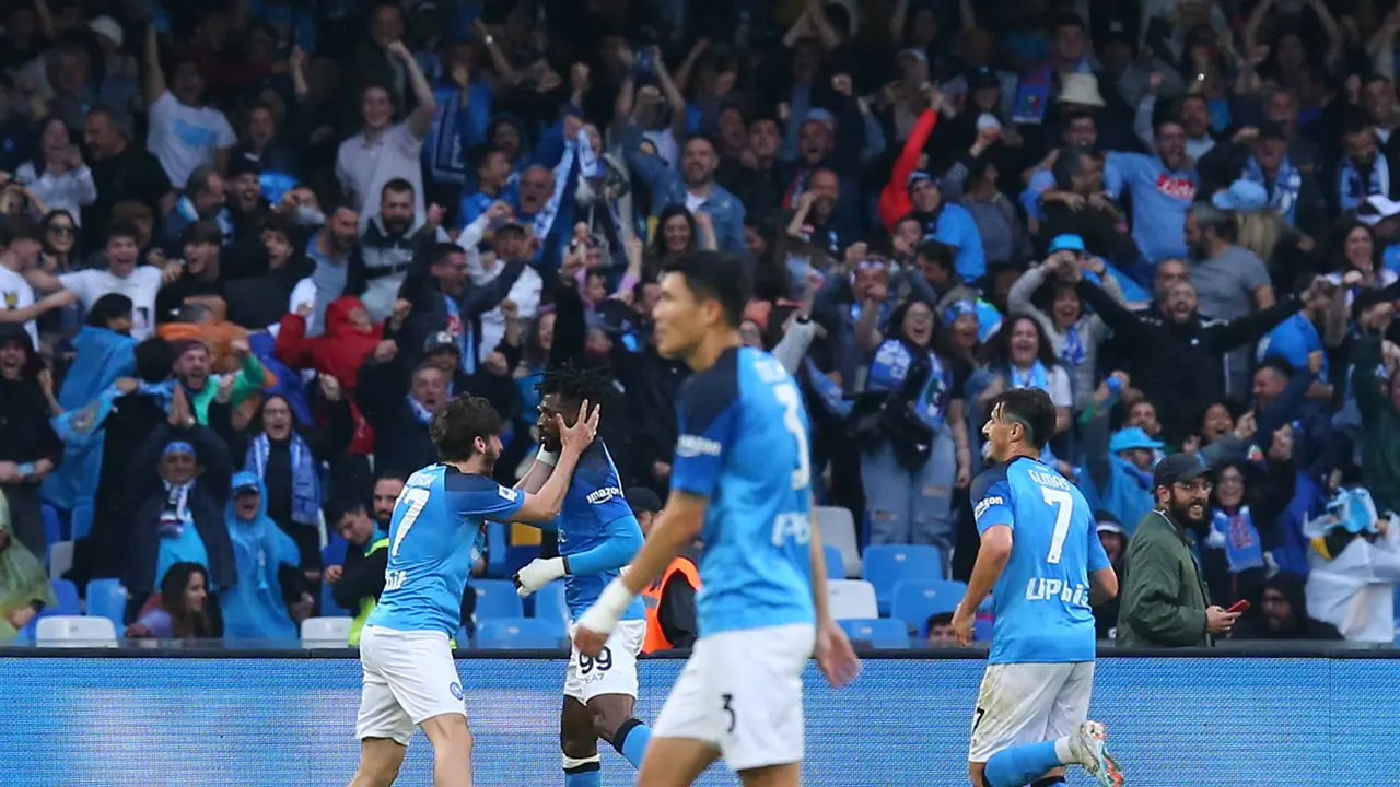 Selebrasi pemain Napoli ketika menjebol gawang Inter Milan