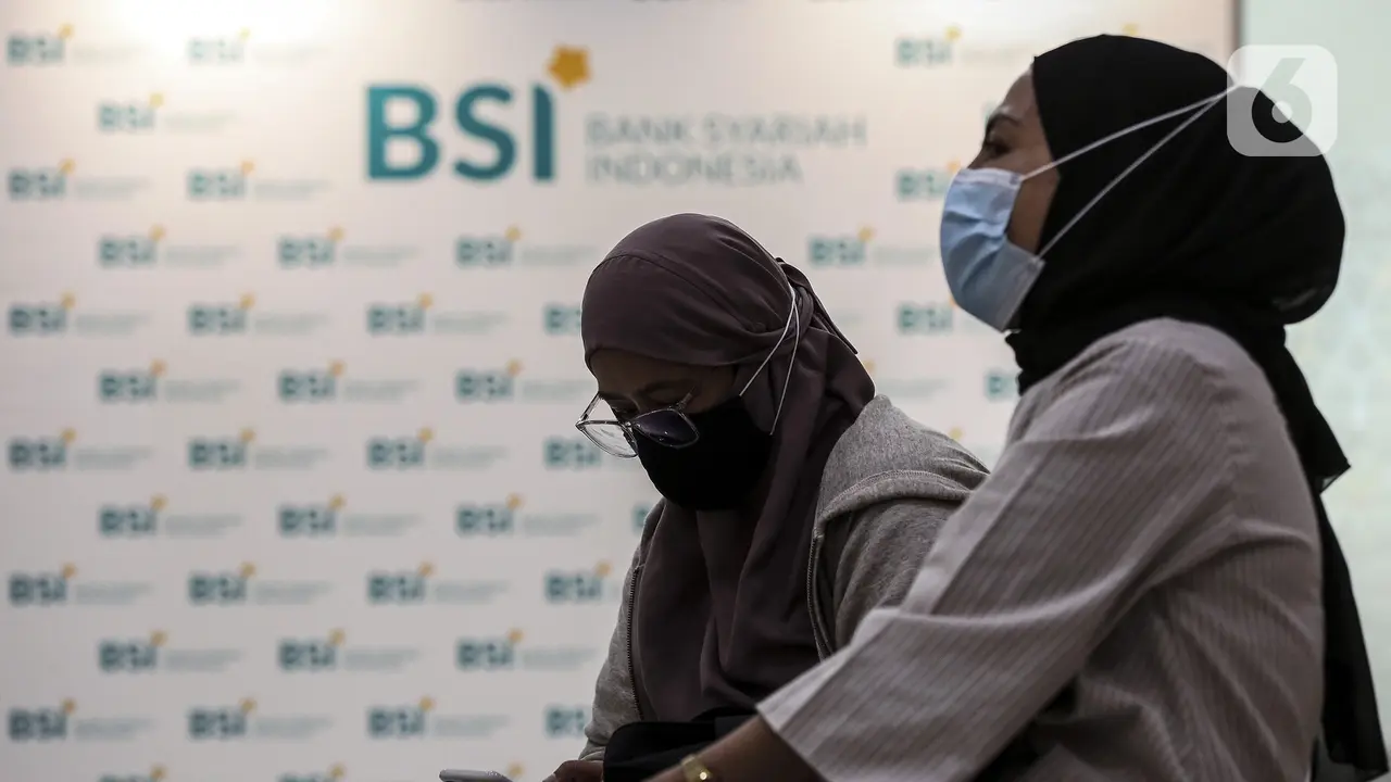 FOTO: Pelayanan Bank Syariah Indonesia Usai Diresmikan Jokowi