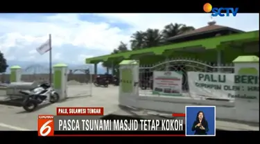 Pengurus masjid bahkan menunjukan sejumlah buku di dalam masjid yang tetap kering meski air tsunami menerjang kawasan tersebut.