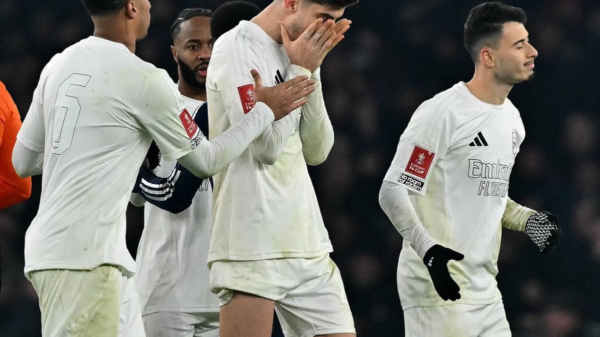 Arsenal Terkepung Meski Dikasih Keuntungan: 10 Pemain, Kandang Sendiri dan Penalti, Tetap Kalah!