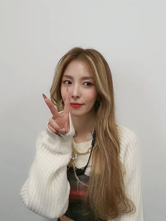 BoA kemudian merilis album perdananya "ID: Peace B" di usia 14 tahun. (Foto: Instagram/boakwon)