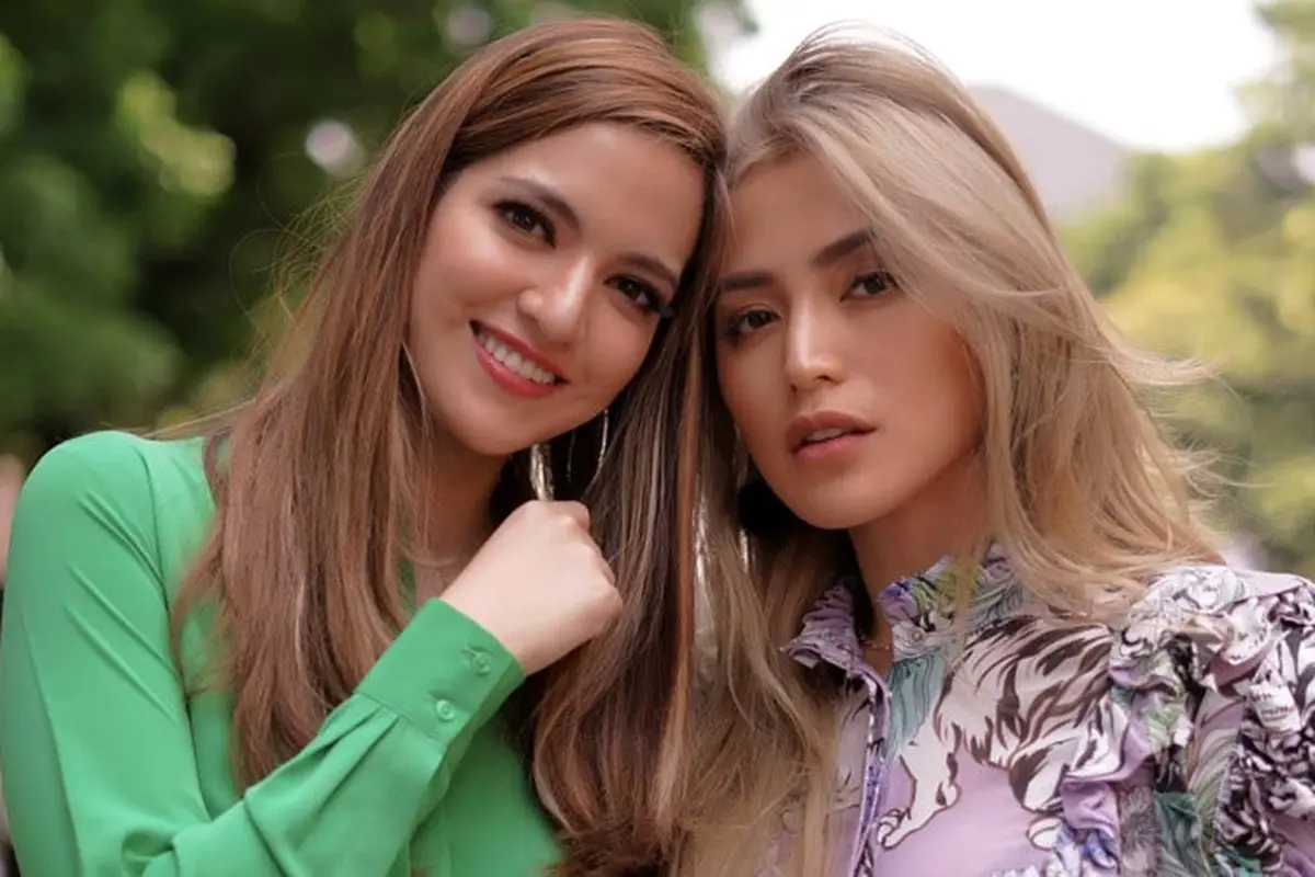6 Momen Kedekatan Nia Ramadhani dan Jessica Iskandar, Sahabat Suportif