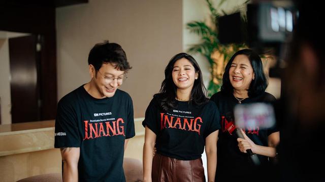 6 Potret Naysilla Mirdad di Konferensi Pers Film Inang, Pertama Kali Main di Layar Lebar