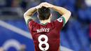 Pemain Wolverhampton Wanderers, Ruben Neves, memegang kepalanya saat melawan Brighton and Hove Albion pada laga Liga Inggris di Stadion Amex, Sabtu (2/1/2021). Kedua tim bermain imbang 3-3. (Gareth Fuller/POOL/AFP)