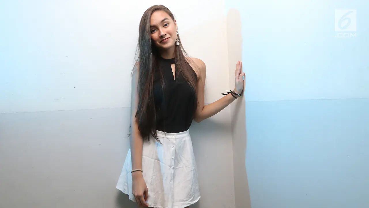 Pemain film Surat Cinta Untuk Starla, Caitlin Halderman