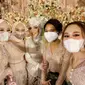 Potret Penampilan Para Bridesmaid di Acara Pernikahan Lesty Kejora dan Rizky Billar. (Sumber: Instagram/guginugraha)