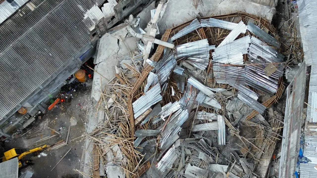 Bangunan Ponpes di Sidoarjo Ambruk: 102 Santri Berhasil Dievakuasi, 38 Diduga Masih Terjebak