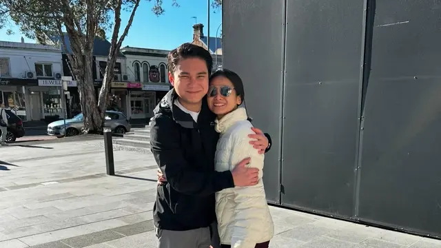 Tinggal Kenangan Begini Gaya Acha Septriasa Bersama Vicky Kharisma. [@septriasaacha]