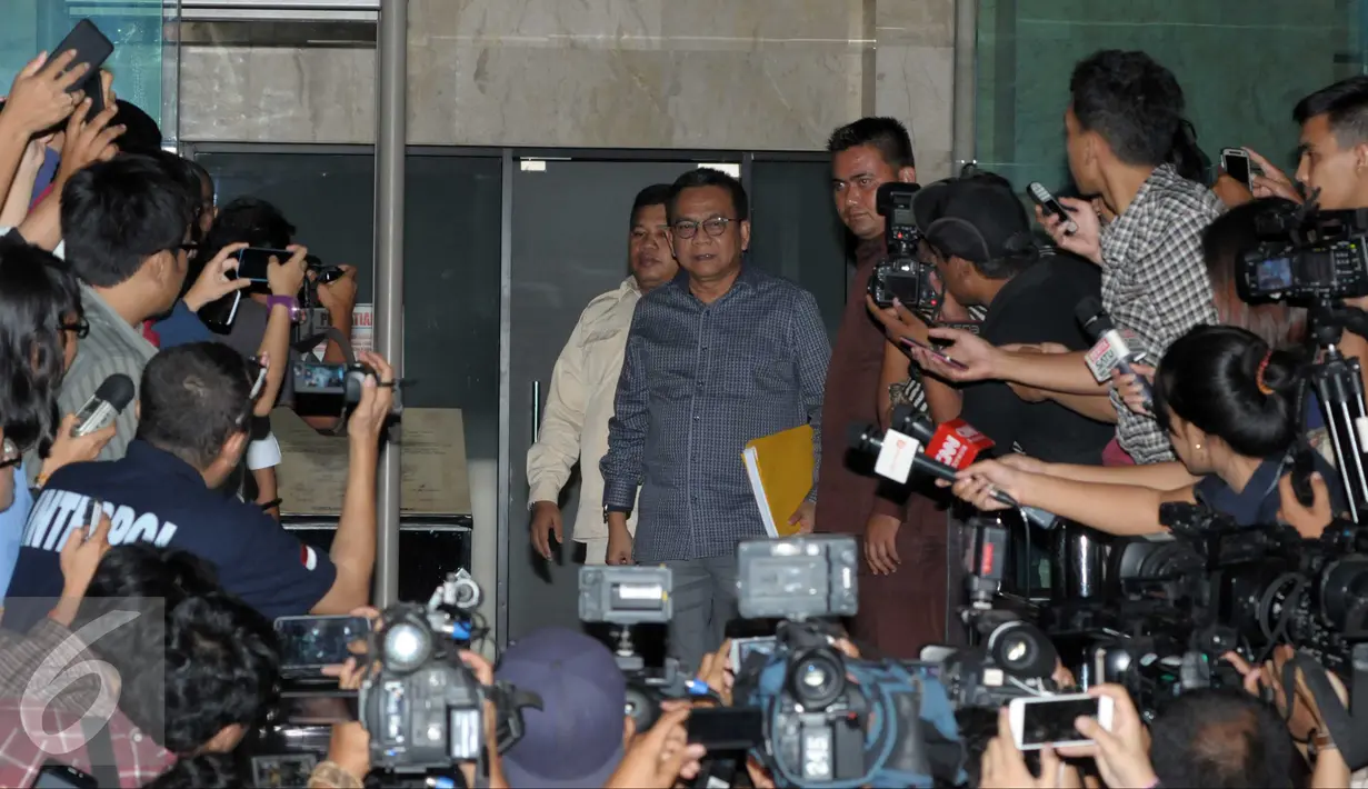 Ketua Badan Legislasi DPRD DKI Jakarta, M Taufik usai menjalani pemeriksaan KPK, Senin (11/4) Taufik menjadi saksi tersangka M Sanusi saksi dalam kasus dugaan suap pembahasan Raperda terkait reklamasi Teluk Jakarta. (Liputan6.com/Helmi Afandi)