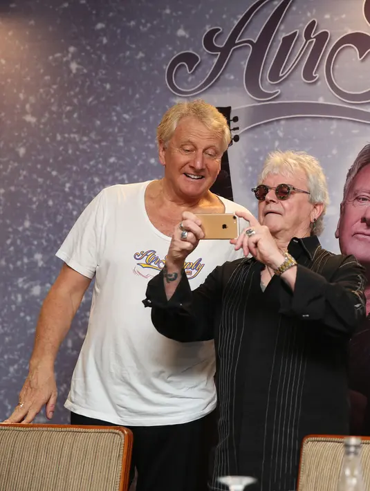 Meski telah 40 tahun berkarier, grup ini juga belum memikirkan untuk pensiun. Saat konferensi pers itu juga membagikan tipsnya hingga 40 tahun masih terus berkarya dan tetap eksis. (Savana Alaydrus/Bintang.com)