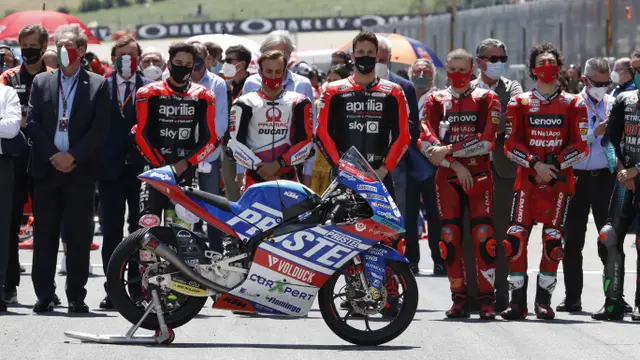 Foto MotoGP: Penghormatan Terakhir Pebalap MotoGP Bagi Jason Dupasquier