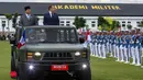 Tiba di Akademi Militer, kedua pemimpin negara mengikuti upacara penyambutan dan pemeriksaan pasukan jajar kehormatan. (DEVI RAHMAN/AFP)