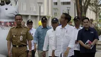 Presiden Indonesia, Joko Widodo, memantau kondisi Wisma Atlet di Kemayoran, Jakarta, Senin (26/2/2018). Wisma Atlet ini akan digunakan untuk Asian Games 2018. (Bola.com/Vitalis Yogi Trisna)