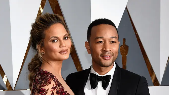 Chrissy Teigen dan John Legend