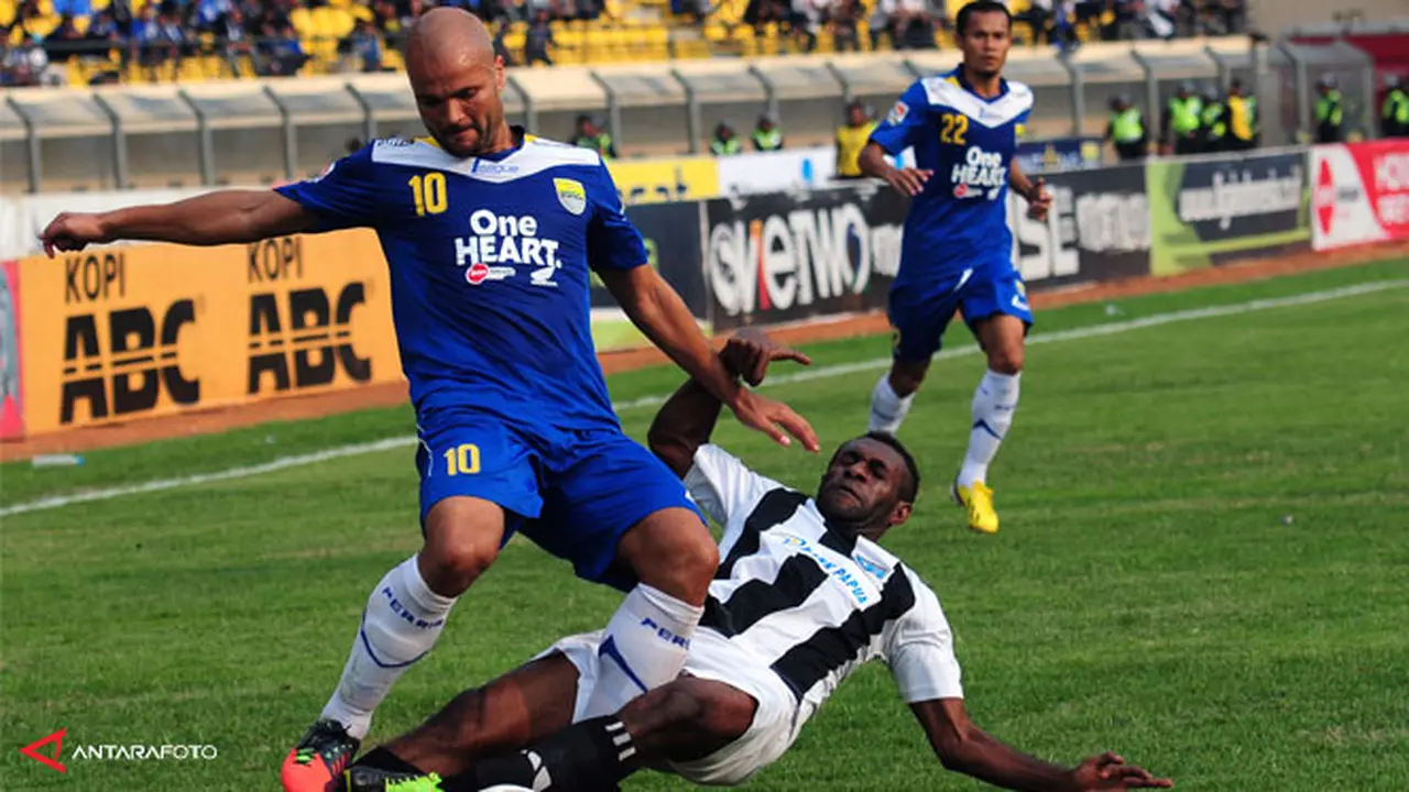 persib-vs-persidafon-130821b.jpg