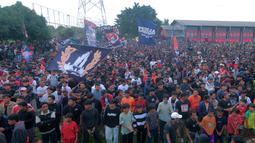 Mereka hadir untuk memberikan dukungan penuh kepada Persija Jakarta jelang lawan Persib Bandung. (Bola.com/M Iqbal Ichsan)