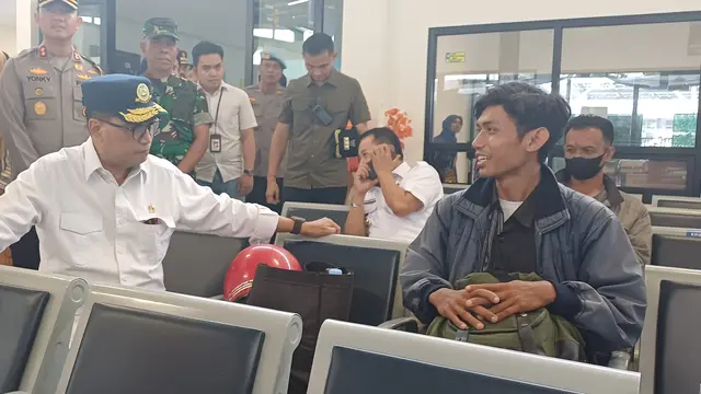 Menteri Perhubungan (Menhub) Budi Karya Sumadi mengunjungi Terminal Tipe A Guntur Melati Garut, Minggu (4/2/2024). (Maulandy/Liputan6.com) 